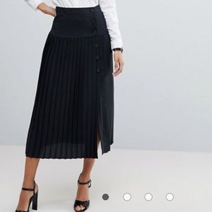 Pleated midi skirt with side button detail